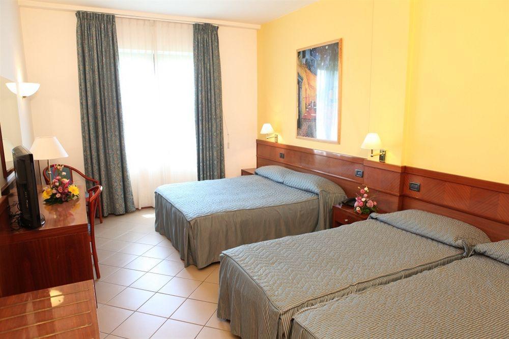 Euro Hotel Cascina Exterior photo