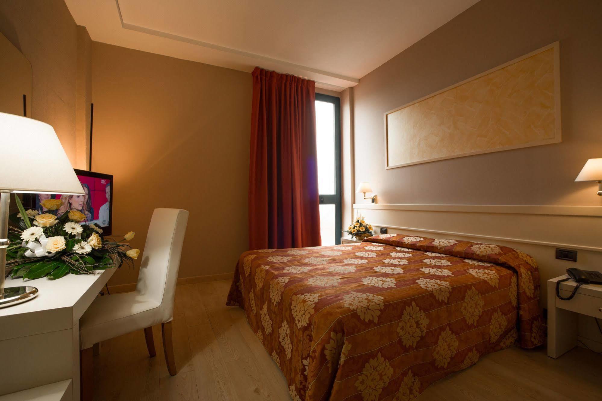 Euro Hotel Cascina Exterior photo